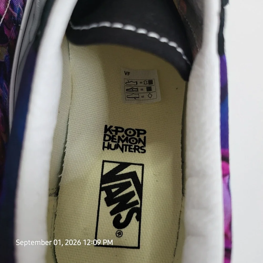 KPop Demon Hunters x Vans Little Kids Old Skool Shoe PS Size 2 NEW